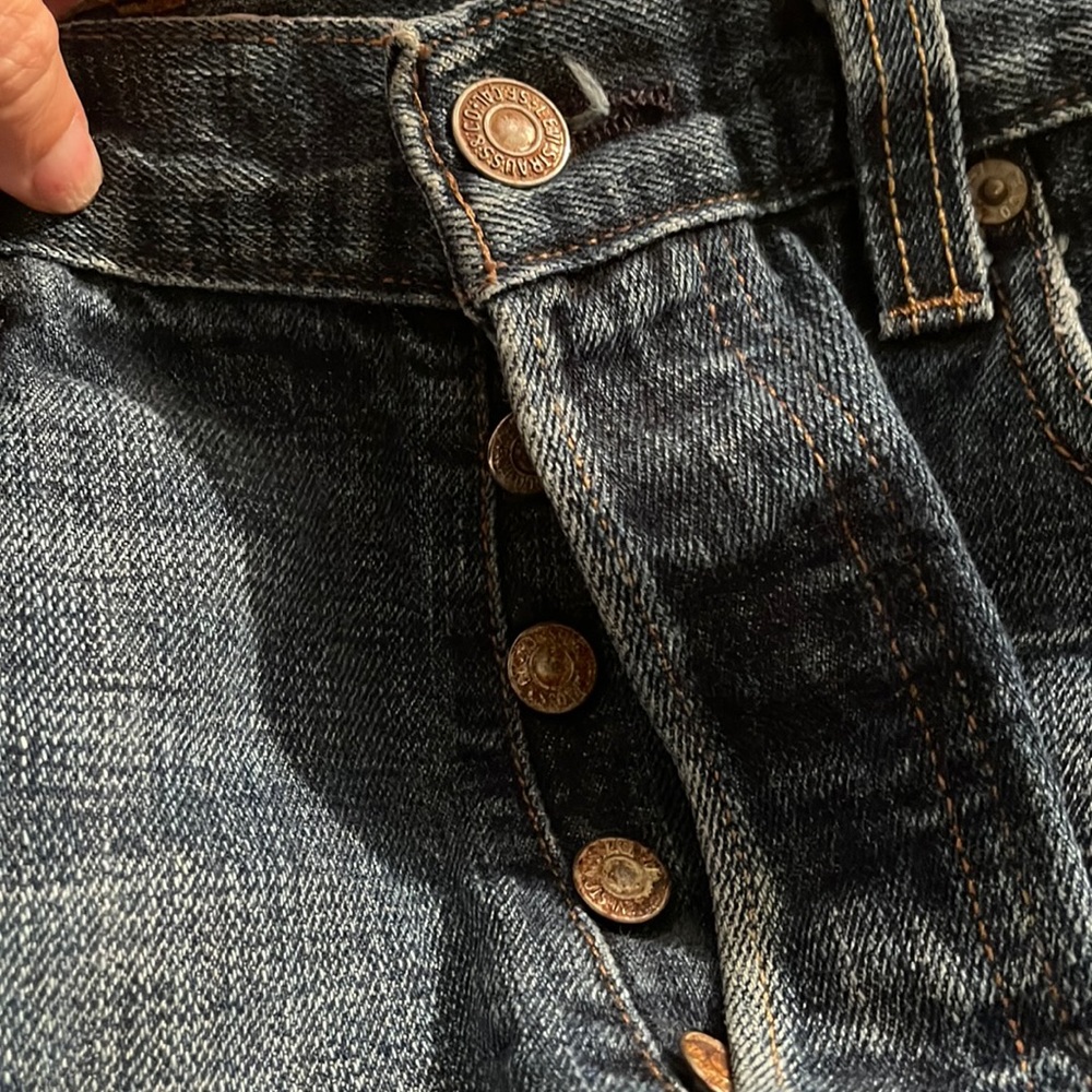 Levi’s Denim Cut Off Button Fly Shorts - Picture 3 of 4